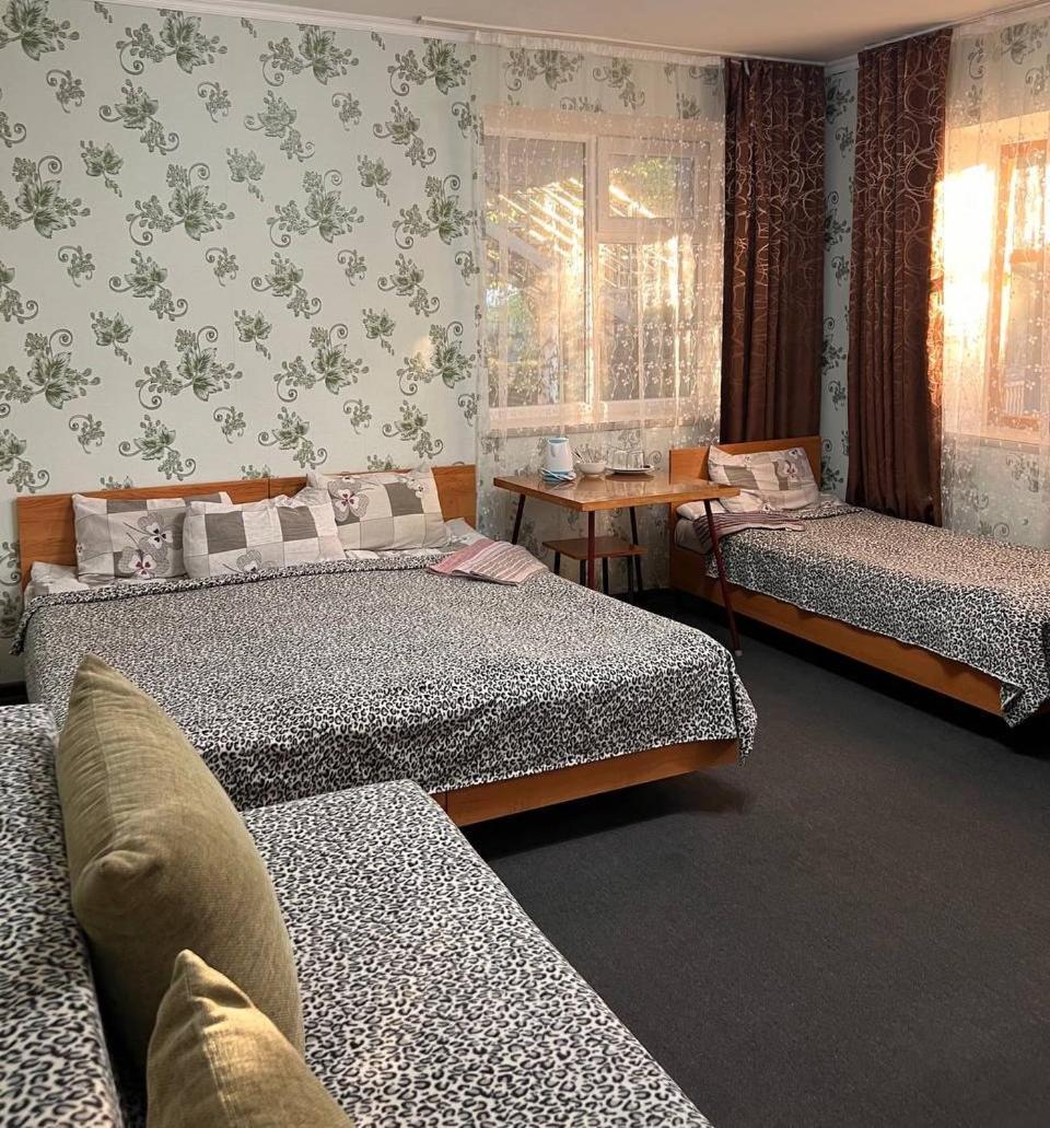 Podsolnukhi Guest House Чолпон-Ата Екстериор снимка