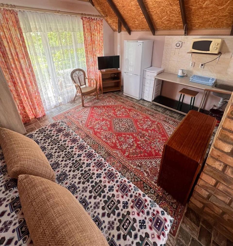Podsolnukhi Guest House Чолпон-Ата Екстериор снимка