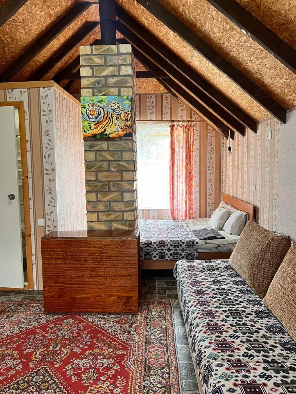 Podsolnukhi Guest House Чолпон-Ата Екстериор снимка