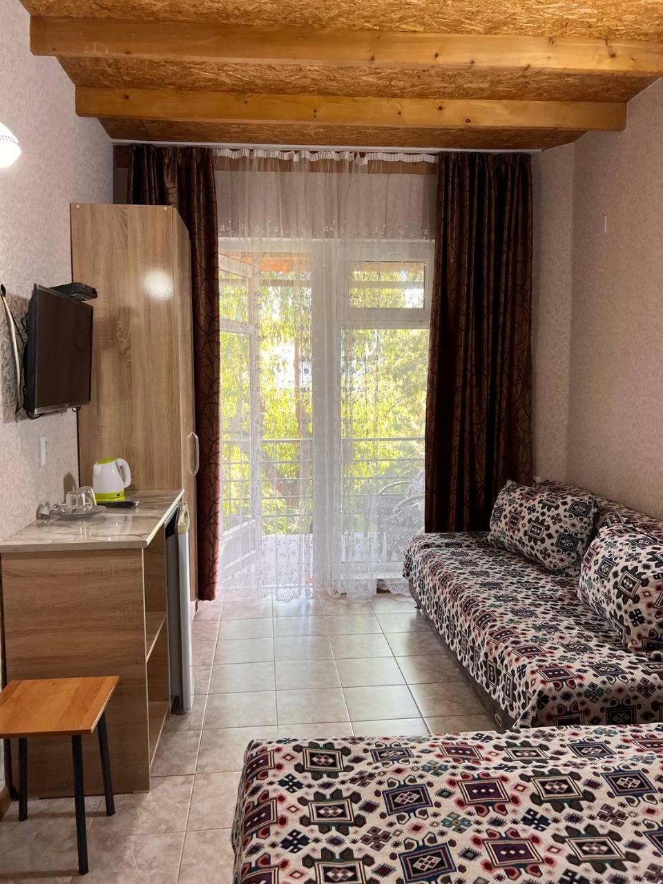 Podsolnukhi Guest House Чолпон-Ата Екстериор снимка