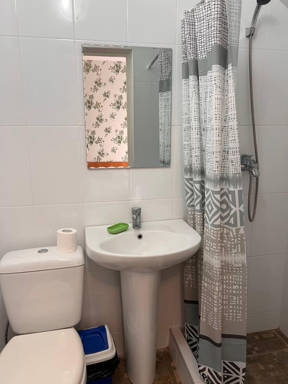 Podsolnukhi Guest House Чолпон-Ата Екстериор снимка