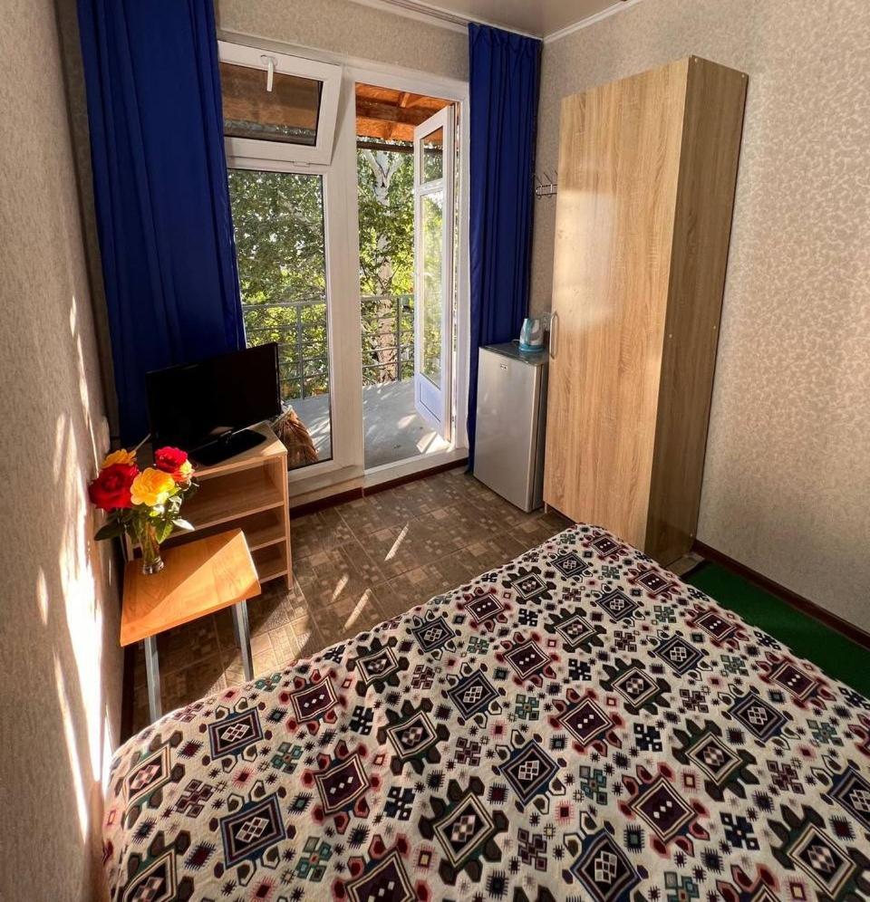 Podsolnukhi Guest House Чолпон-Ата Екстериор снимка