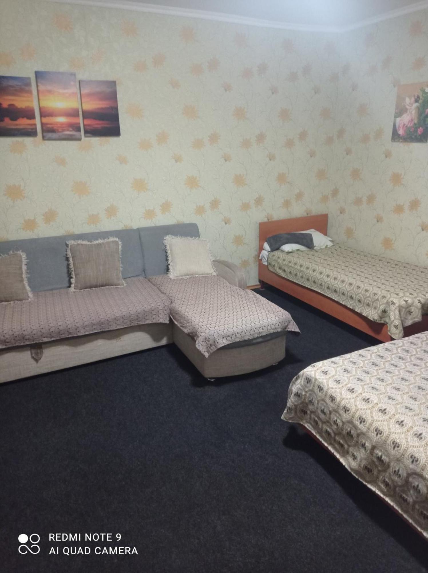 Podsolnukhi Guest House Чолпон-Ата Екстериор снимка